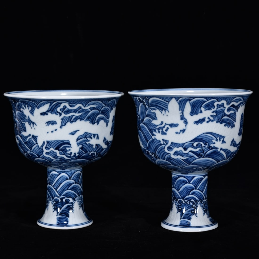 An Exquisite Blue and White Seawater Pattern Dragon Pattern Stem Bowl: An Exquisite Blue and White Seawater Pattern Dragon Pattern Stem Bowl Ming Dynasty, China Xuande Six-character Mark Size:17.5cmx15.5cm (The Dimensions Of All Batches Are Manually Measured.If You
