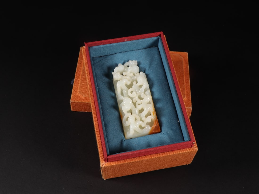 An Exquisite White Jade Chi-Dragon Pattern Ornament (1 of 9)