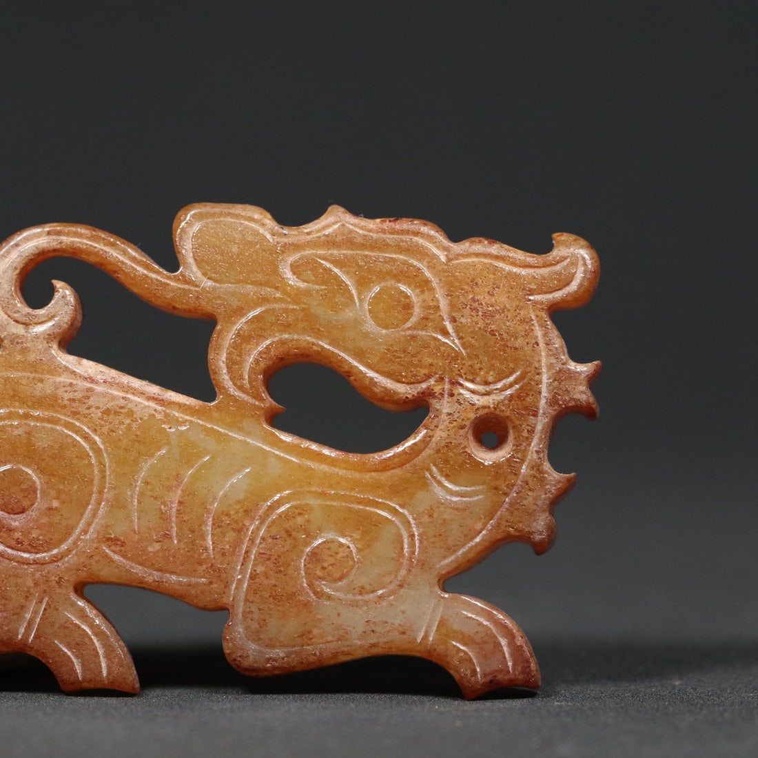 An Exquisite White Jade Dragon Pendant - 8