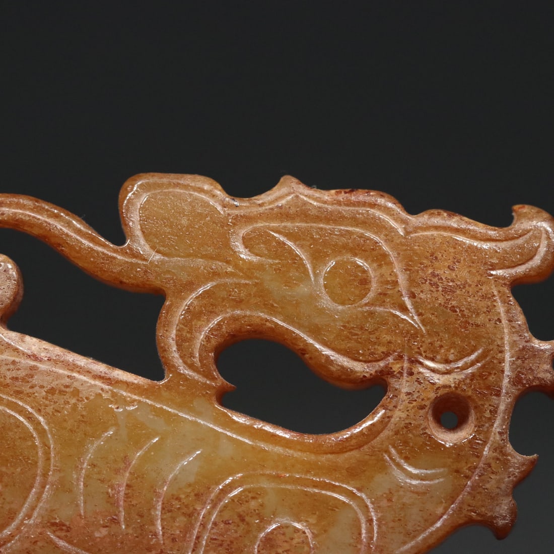 An Exquisite White Jade Dragon Pendant - 9