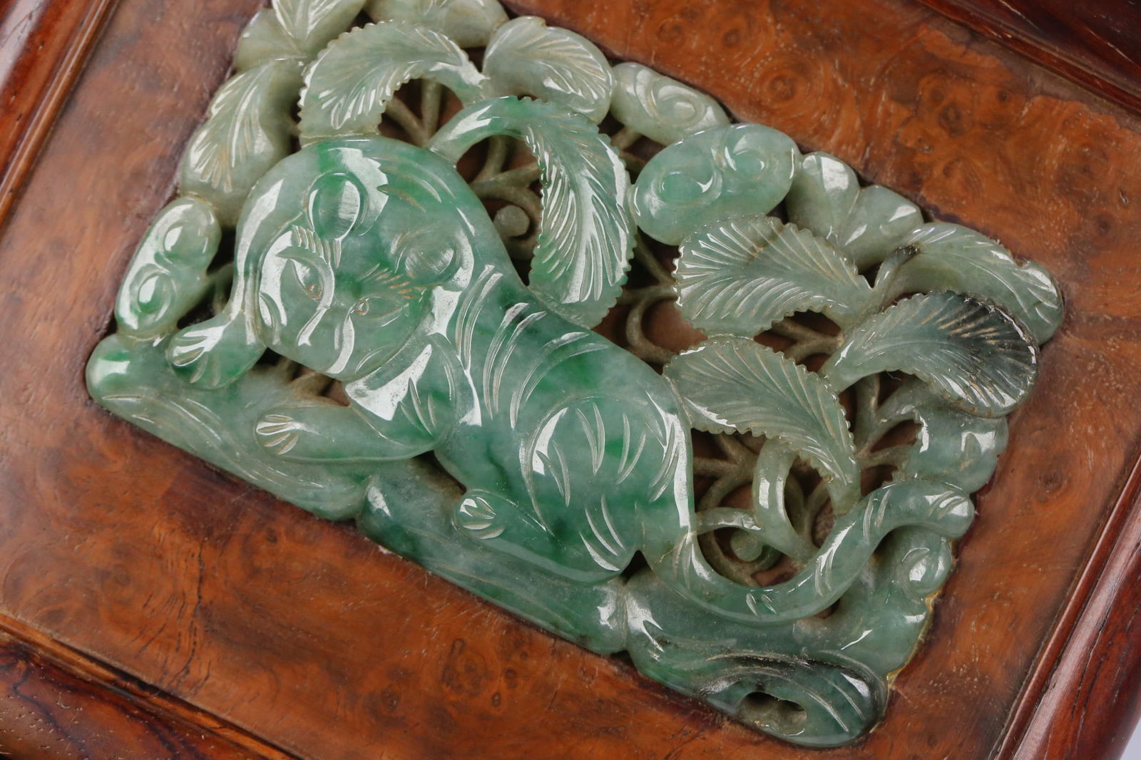 An Exquisite Wood Inlaid Jadeite Tiger Pattern Screen - 6