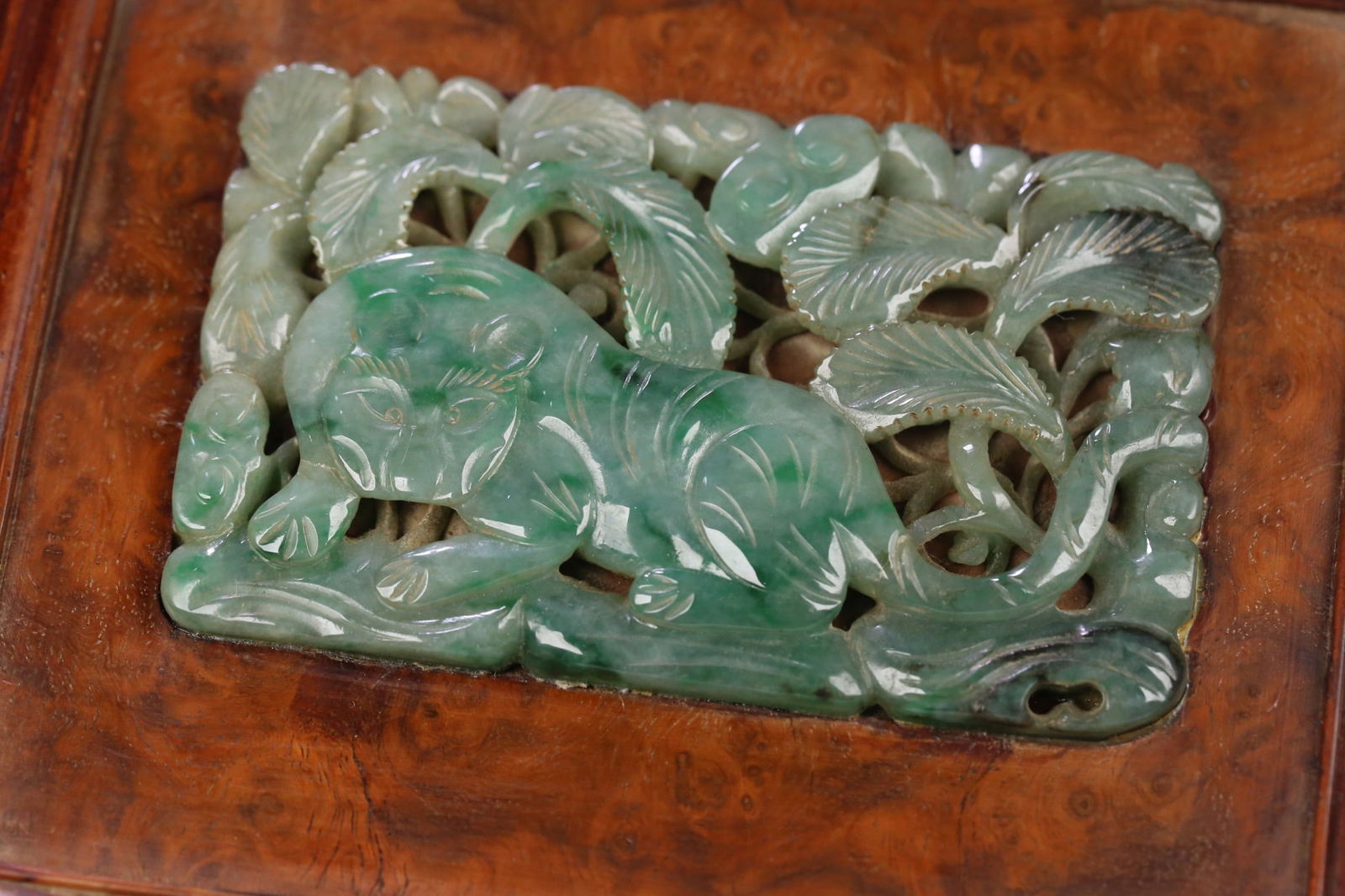 An Exquisite Wood Inlaid Jadeite Tiger Pattern Screen - 7