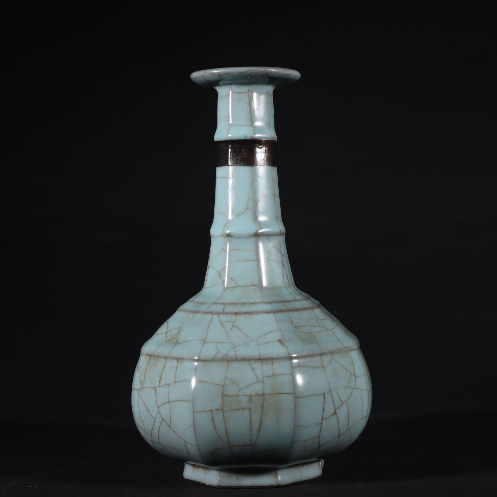 An Exquisite Guan yao Celadon Glazed Vase - 2