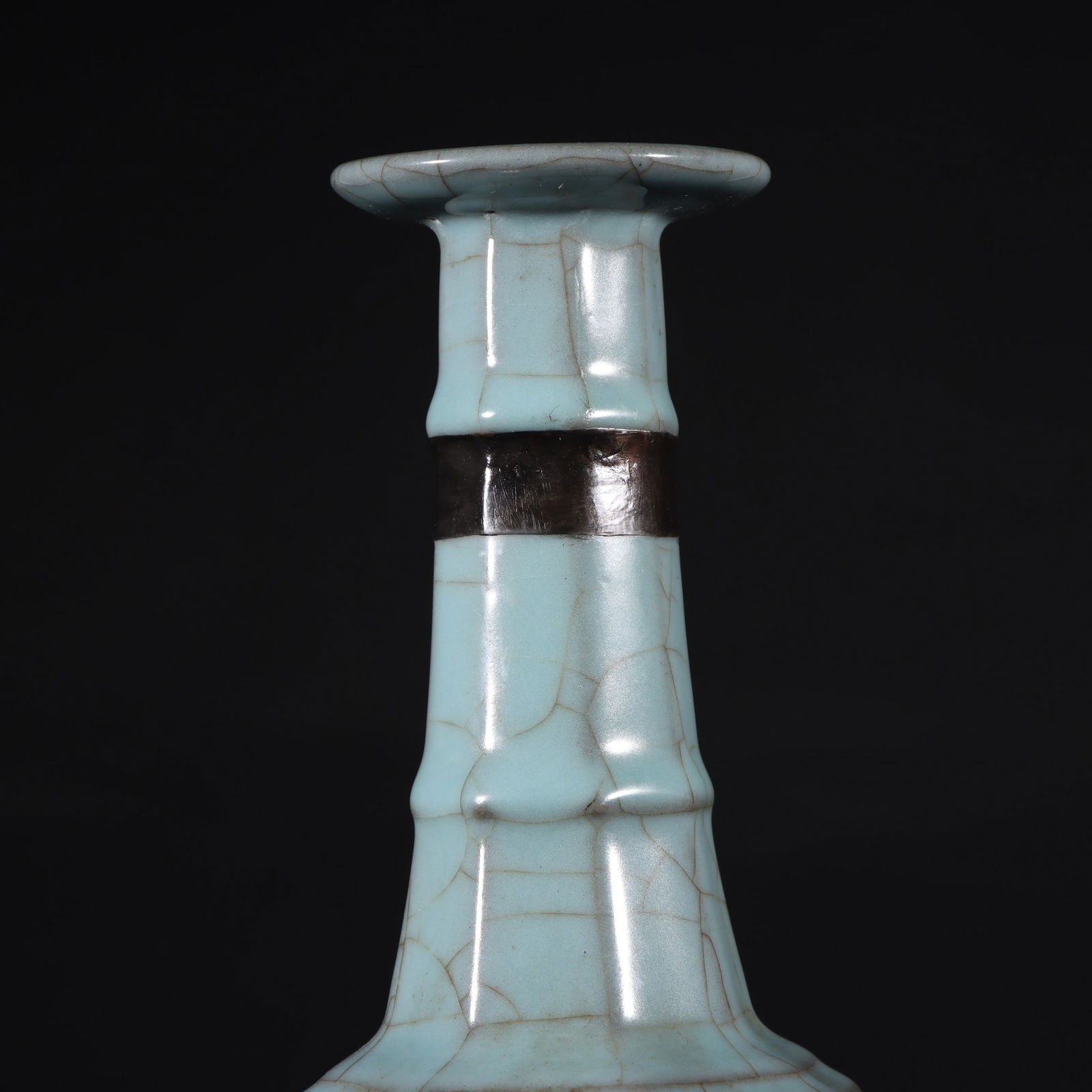 An Exquisite Guan yao Celadon Glazed Vase - 3