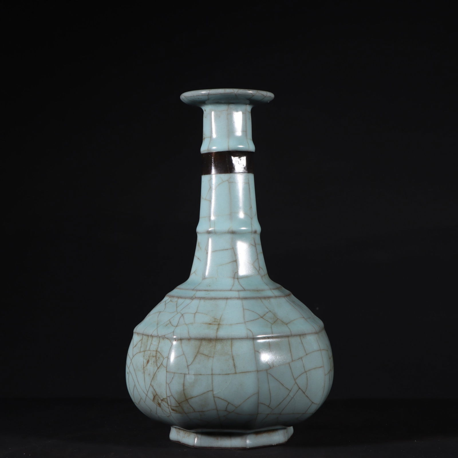 An Exquisite Guan yao Celadon Glazed Vase - 5