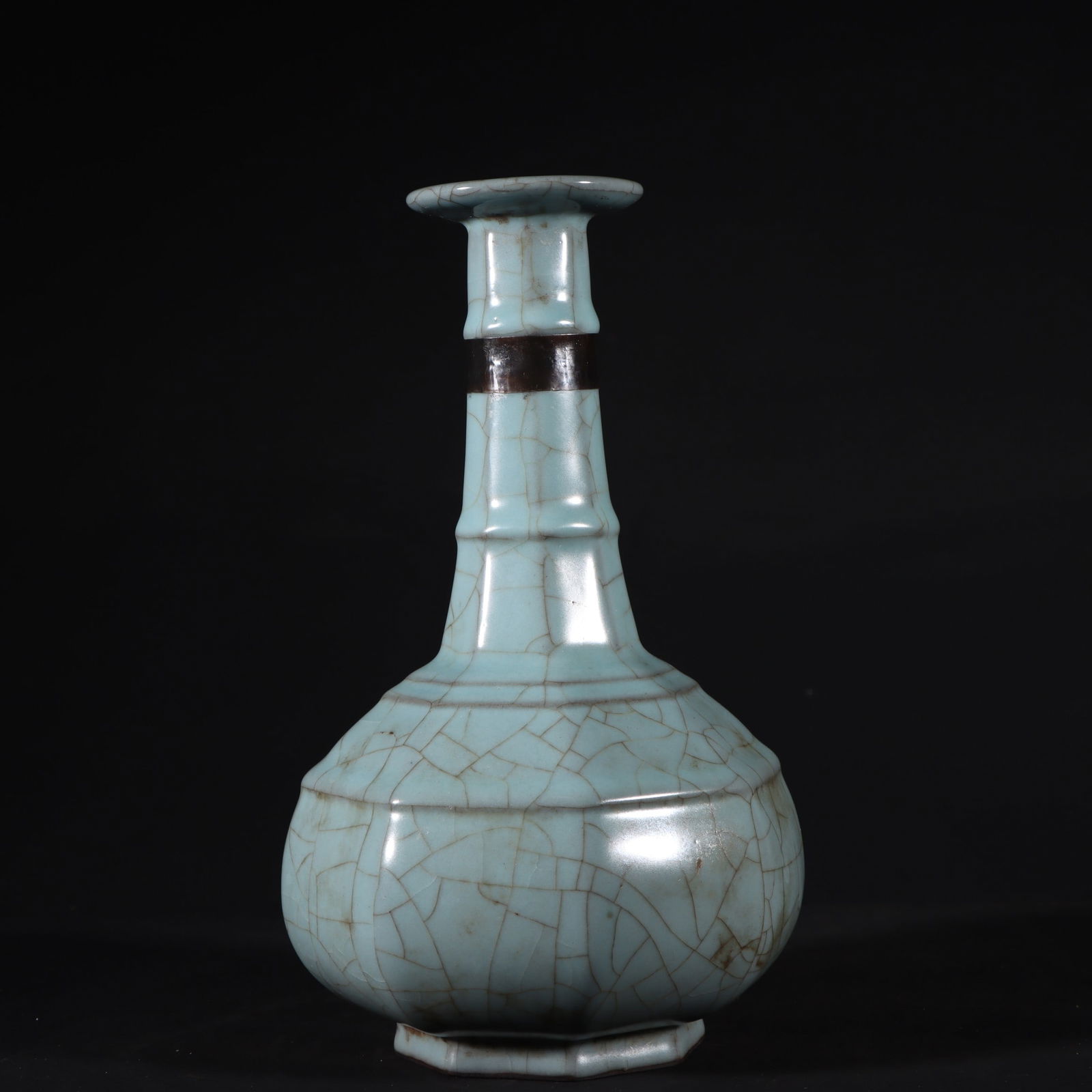 An Exquisite Guan yao Celadon Glazed Vase - 6