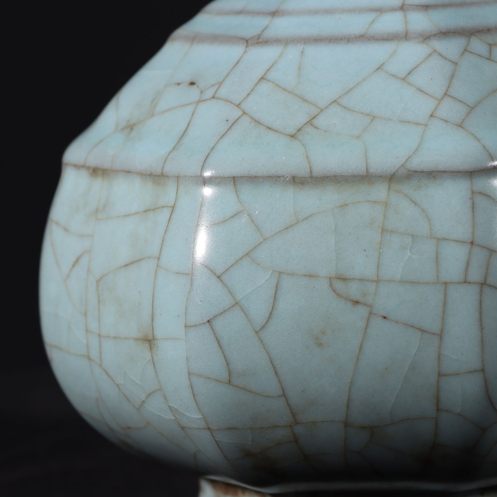 An Exquisite Guan yao Celadon Glazed Vase - 7