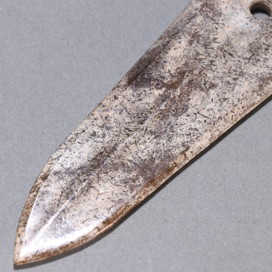 An Exquisite White Jade Ornament - 8