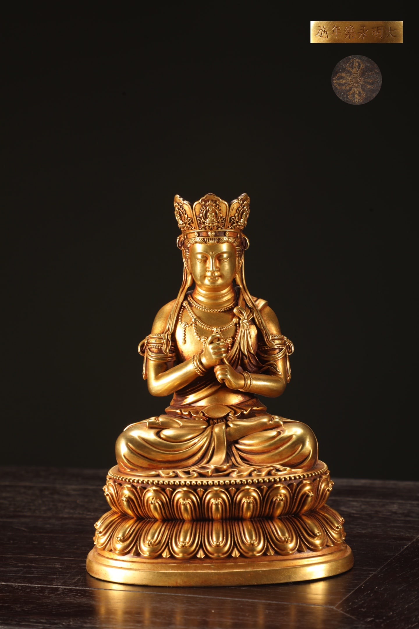 An Exquisite Gilt Bronze Buddha Statue (1 of 9)