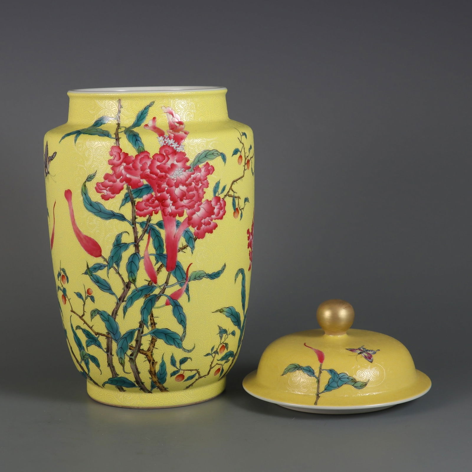 An Exquisite Enamel Flower Pattern with poem Jar - 6