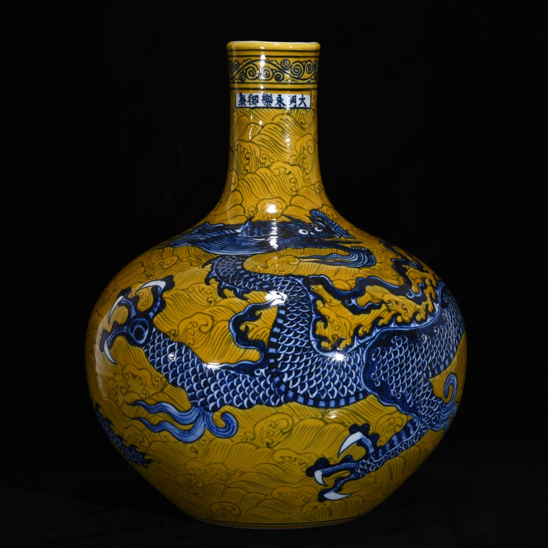 An Exquisite Blue and White Dragon Pattern Seawater Pattern Vase - 2