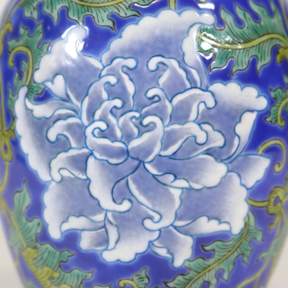 An Exquisite Famille-Rose Flower Pattern Vase - 7