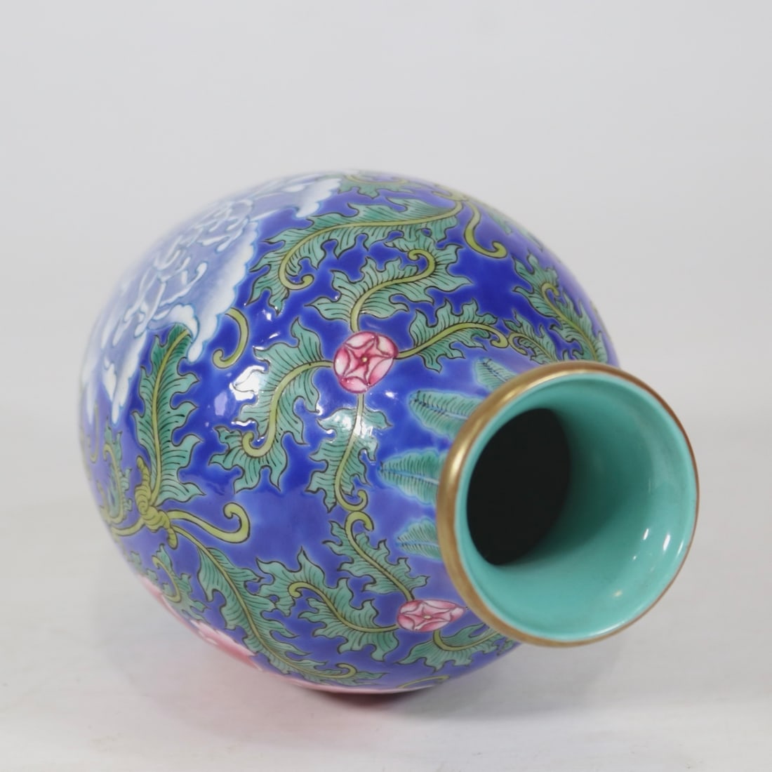 An Exquisite Famille-Rose Flower Pattern Vase - 8