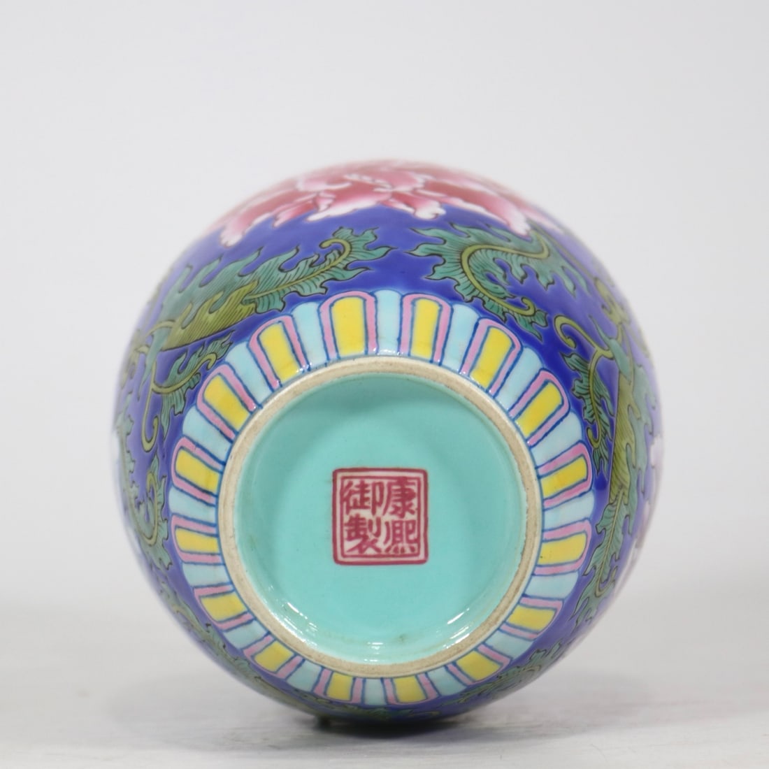 An Exquisite Famille-Rose Flower Pattern Vase - 9