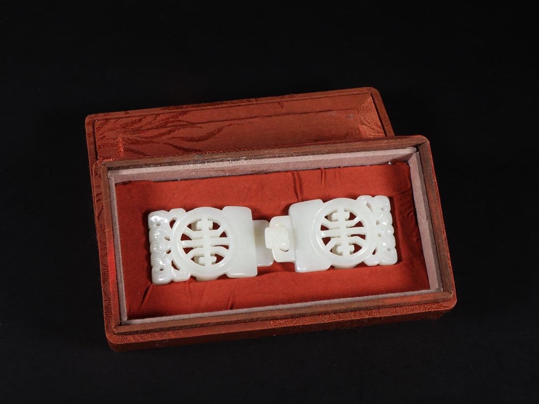 An Exquisite White Jade Ornament (1 of 9)