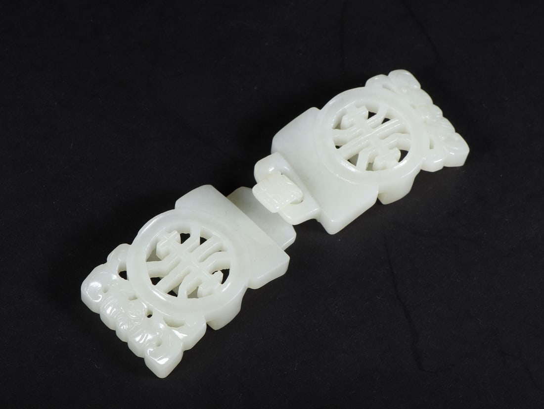An Exquisite White Jade Ornament - 2