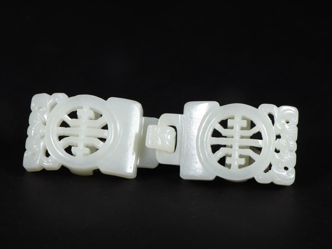 An Exquisite White Jade Ornament - 4
