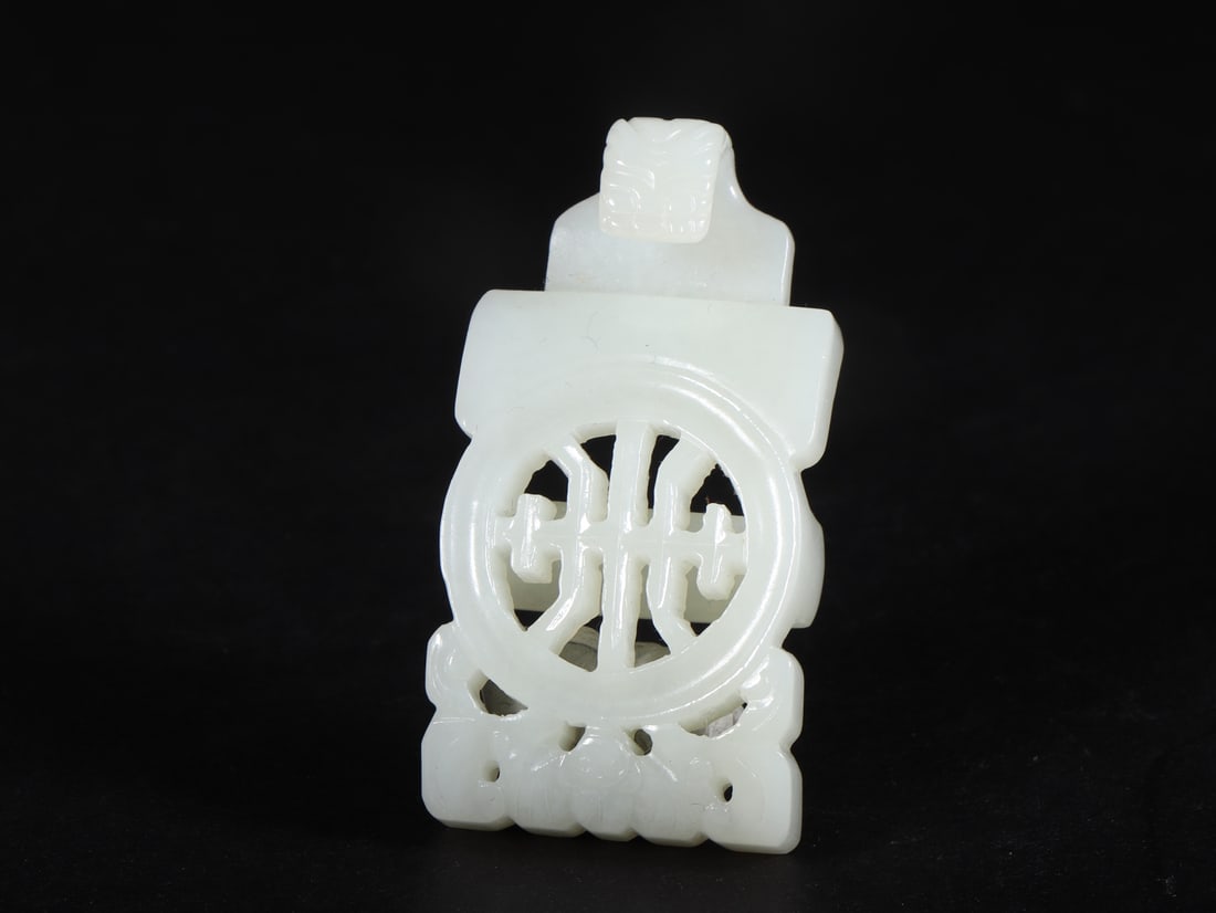 An Exquisite White Jade Ornament - 5