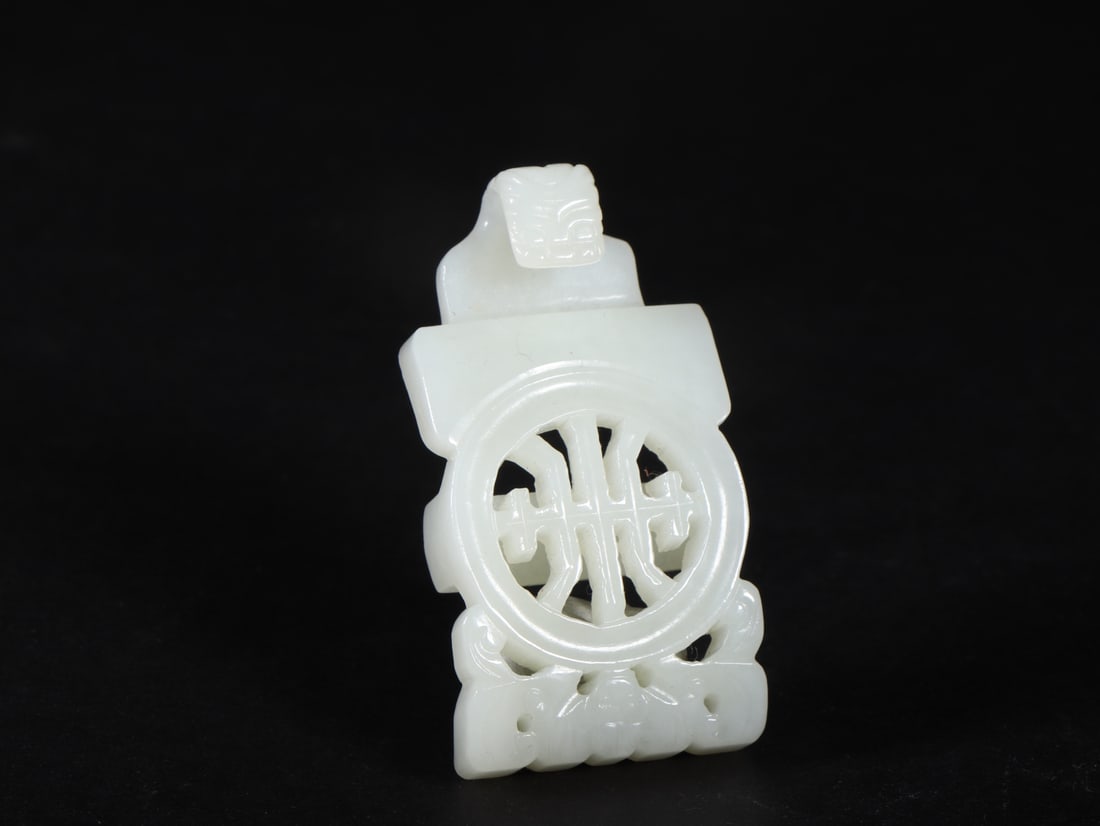 An Exquisite White Jade Ornament - 6