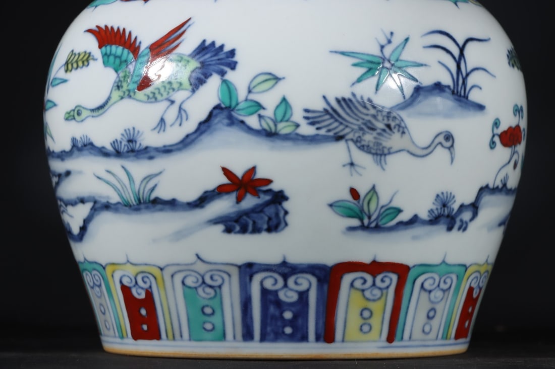 An Exquisite Doucai Flower and Bird Pattern Jar - 4