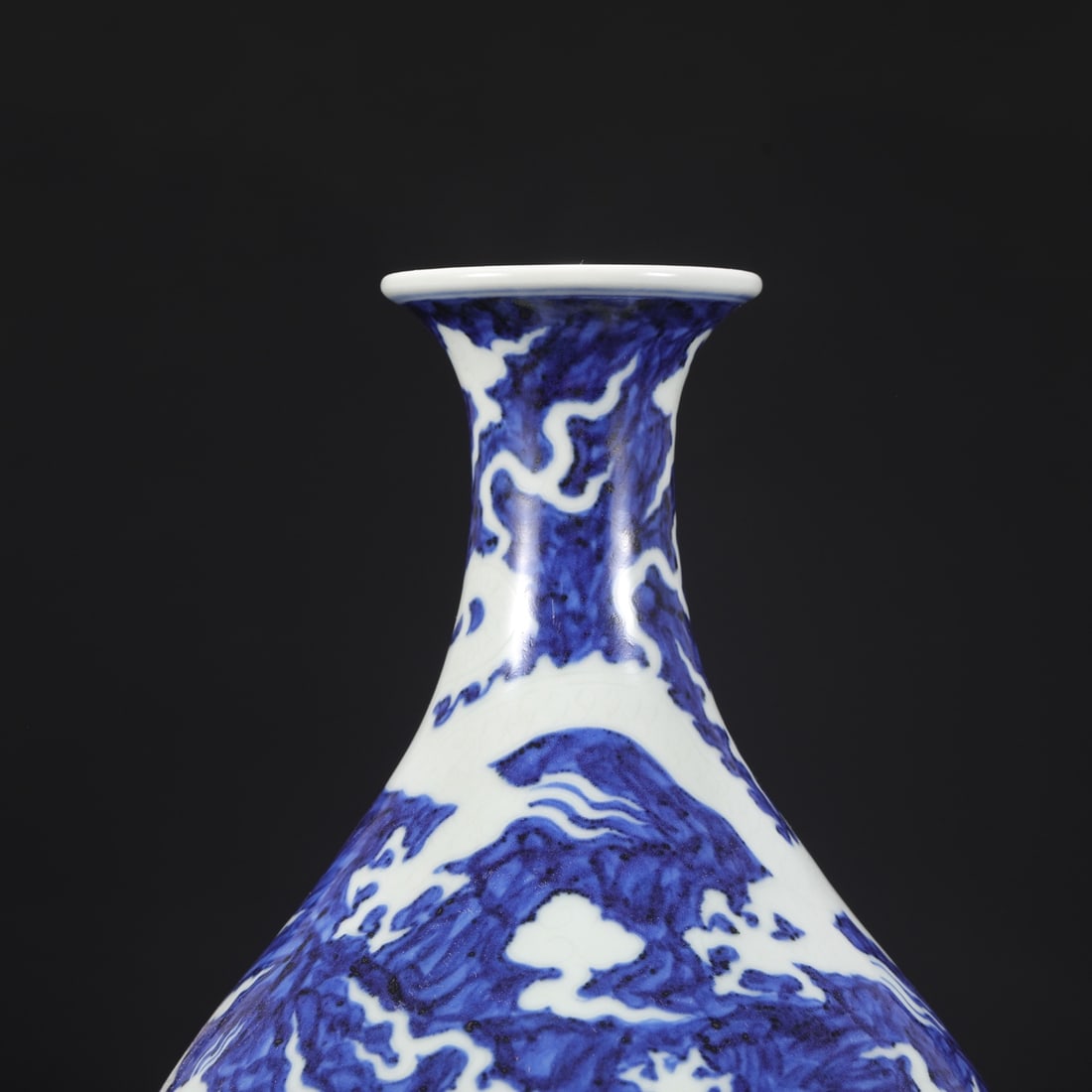 An Exquisite Blue and White Dragon Pattern Seawater Pattern Vase - 3