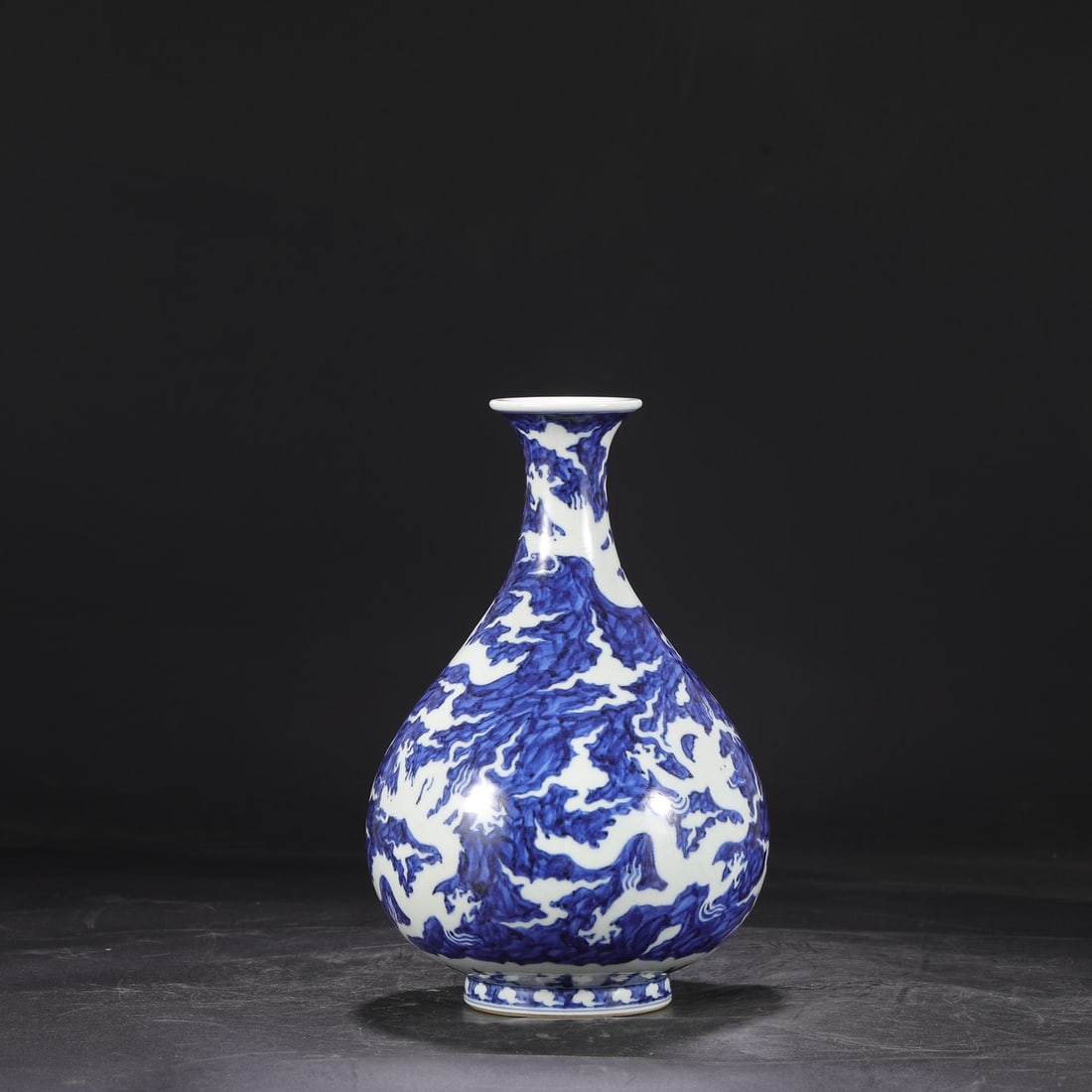 An Exquisite Blue and White Dragon Pattern Seawater Pattern Vase - 7