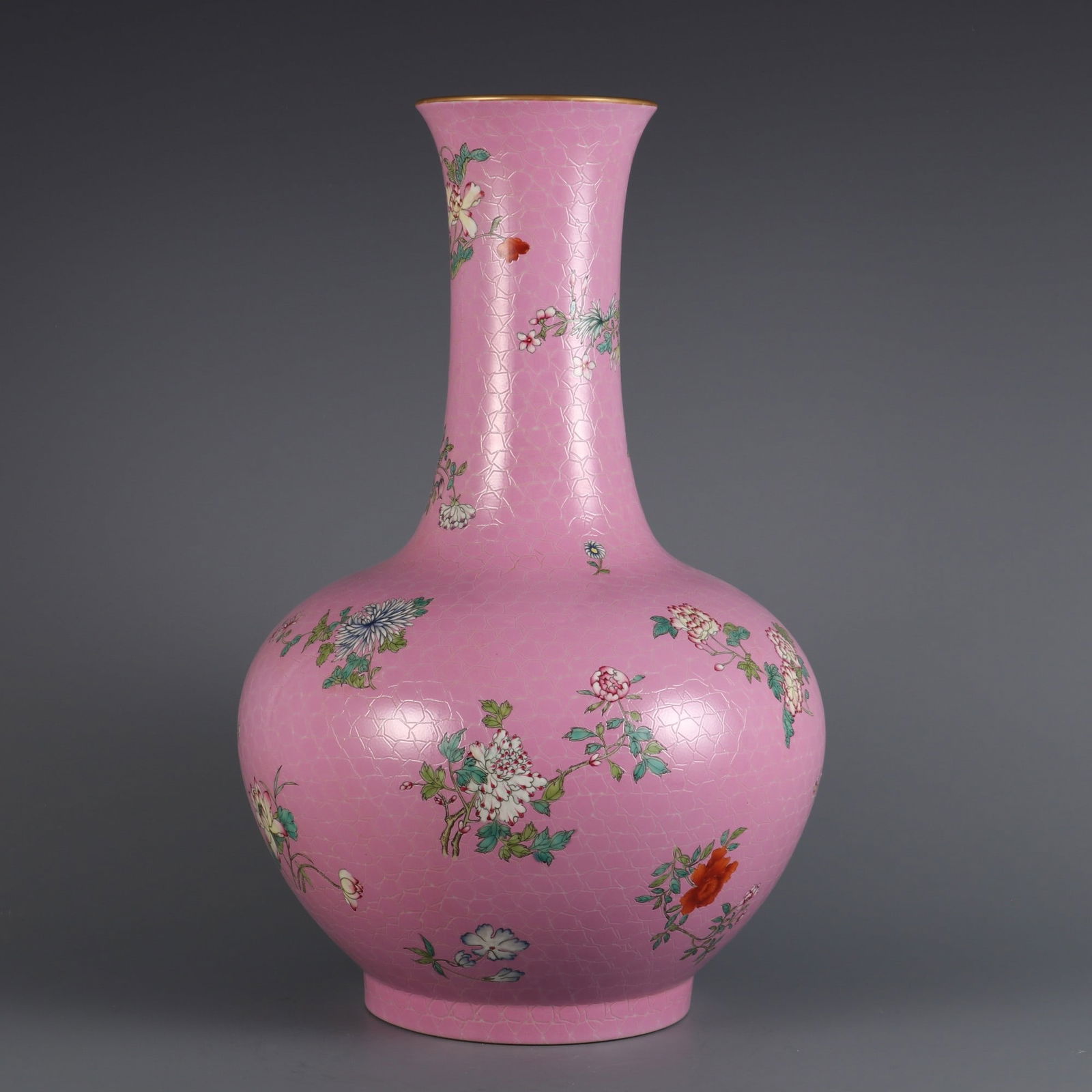 An Exquisite Famille-Rose Flower Pattern Vase - 2