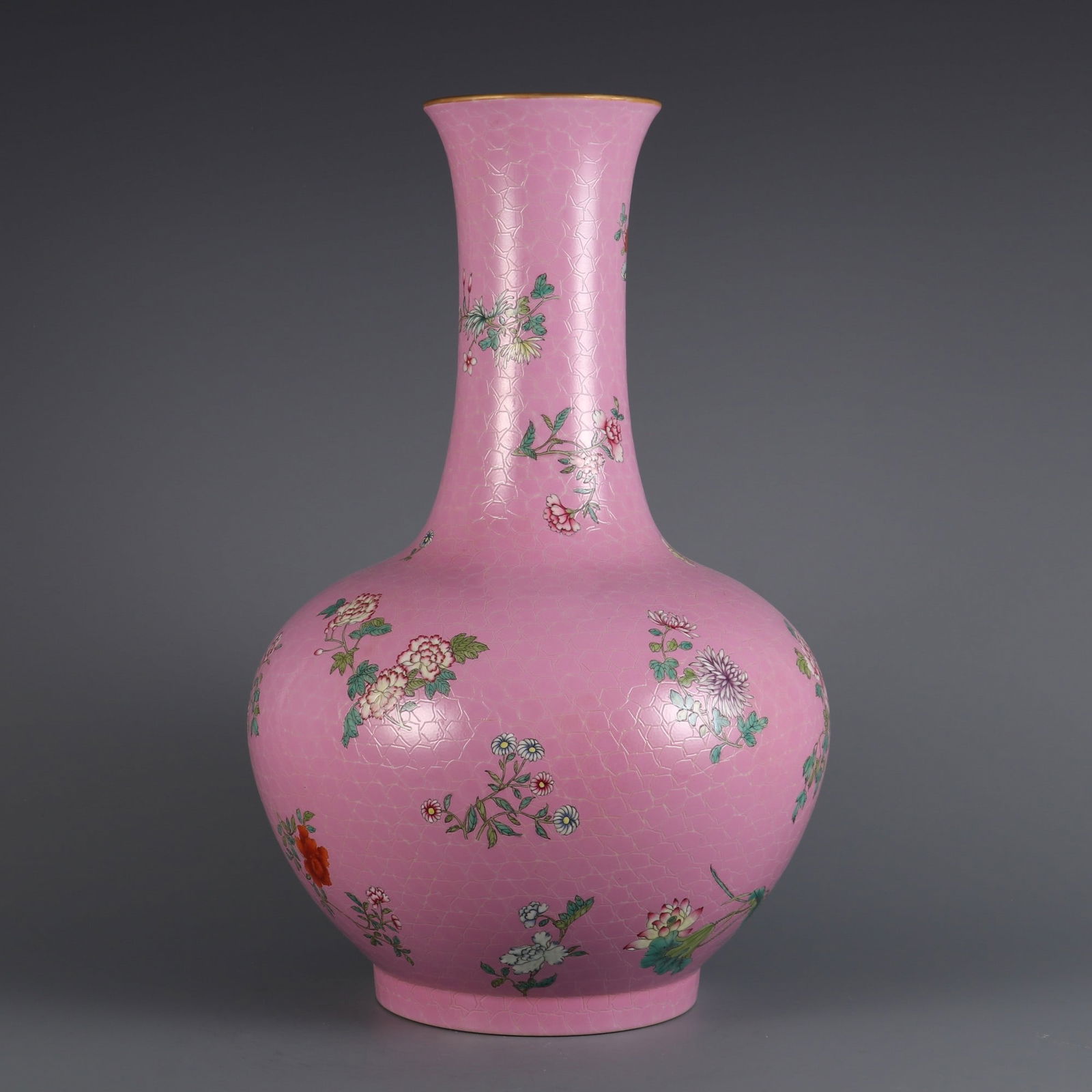 An Exquisite Famille-Rose Flower Pattern Vase - 3