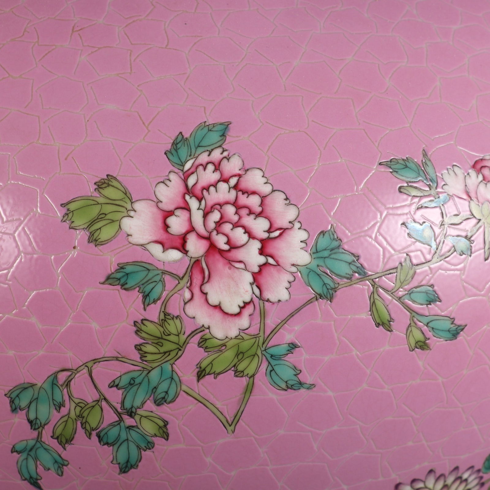 An Exquisite Famille-Rose Flower Pattern Vase - 6