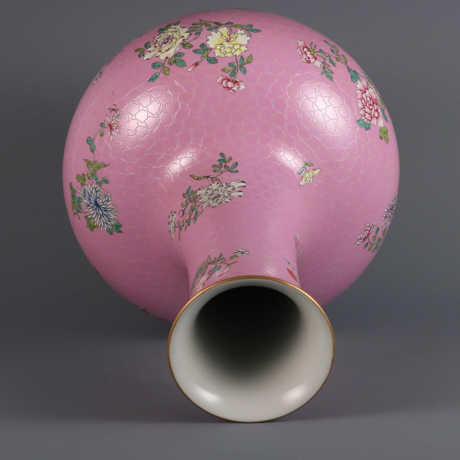 An Exquisite Famille-Rose Flower Pattern Vase - 8