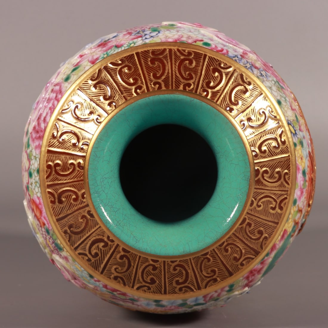 An Exquisite Famille-Rose Flower Pattern Dragon Pattern Vase - 7