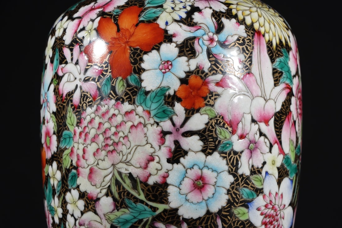 An Exquisite Enamel Painted Gold Flower Pattern Vase - 5