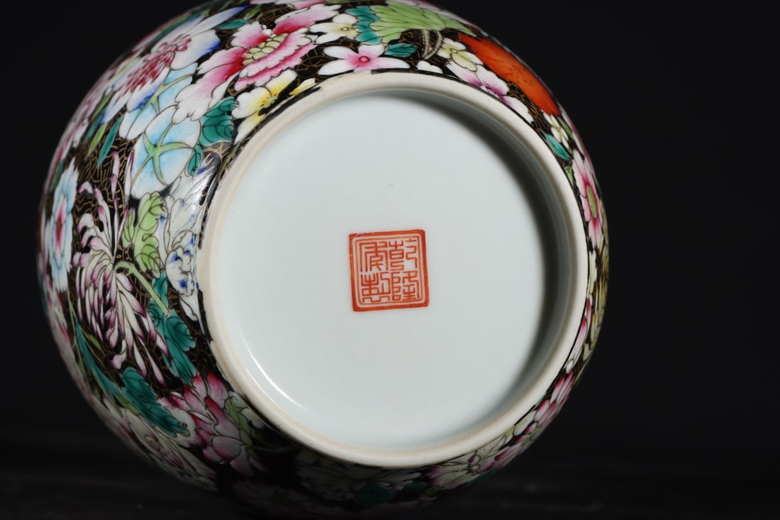 An Exquisite Enamel Painted Gold Flower Pattern Vase - 9