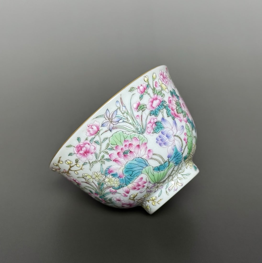 An Exquisite Famille-Rose Flower Pattern Cup - 5