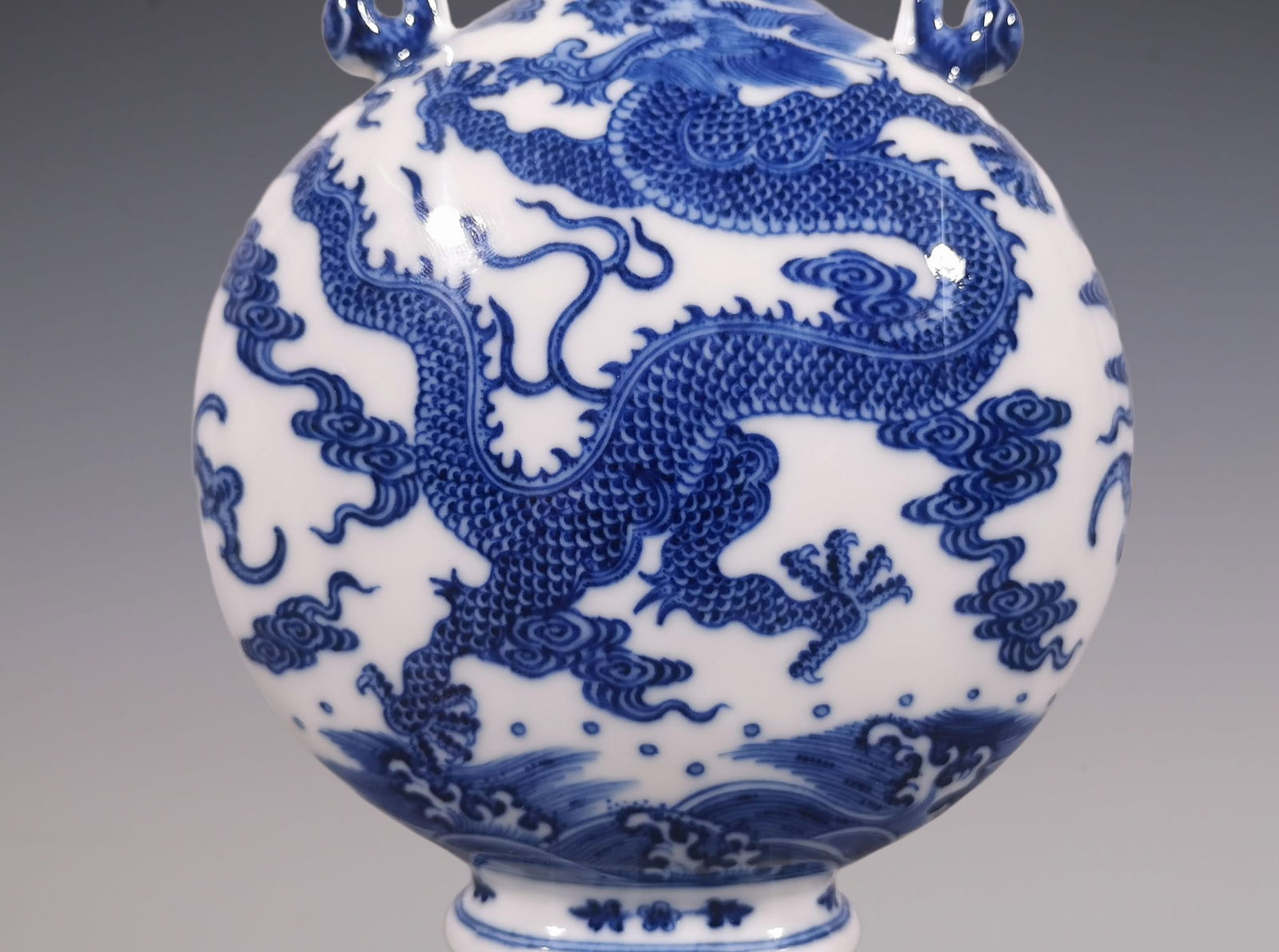 An Exquisite Blue and White Seawater Pattern Dragon Pattern Double-Ears Vase - 4