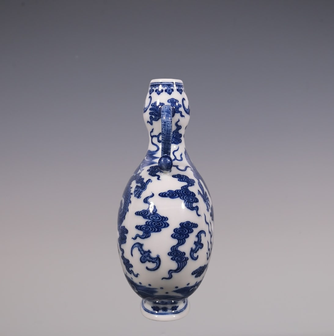 An Exquisite Blue and White Seawater Pattern Dragon Pattern Double-Ears Vase - 5