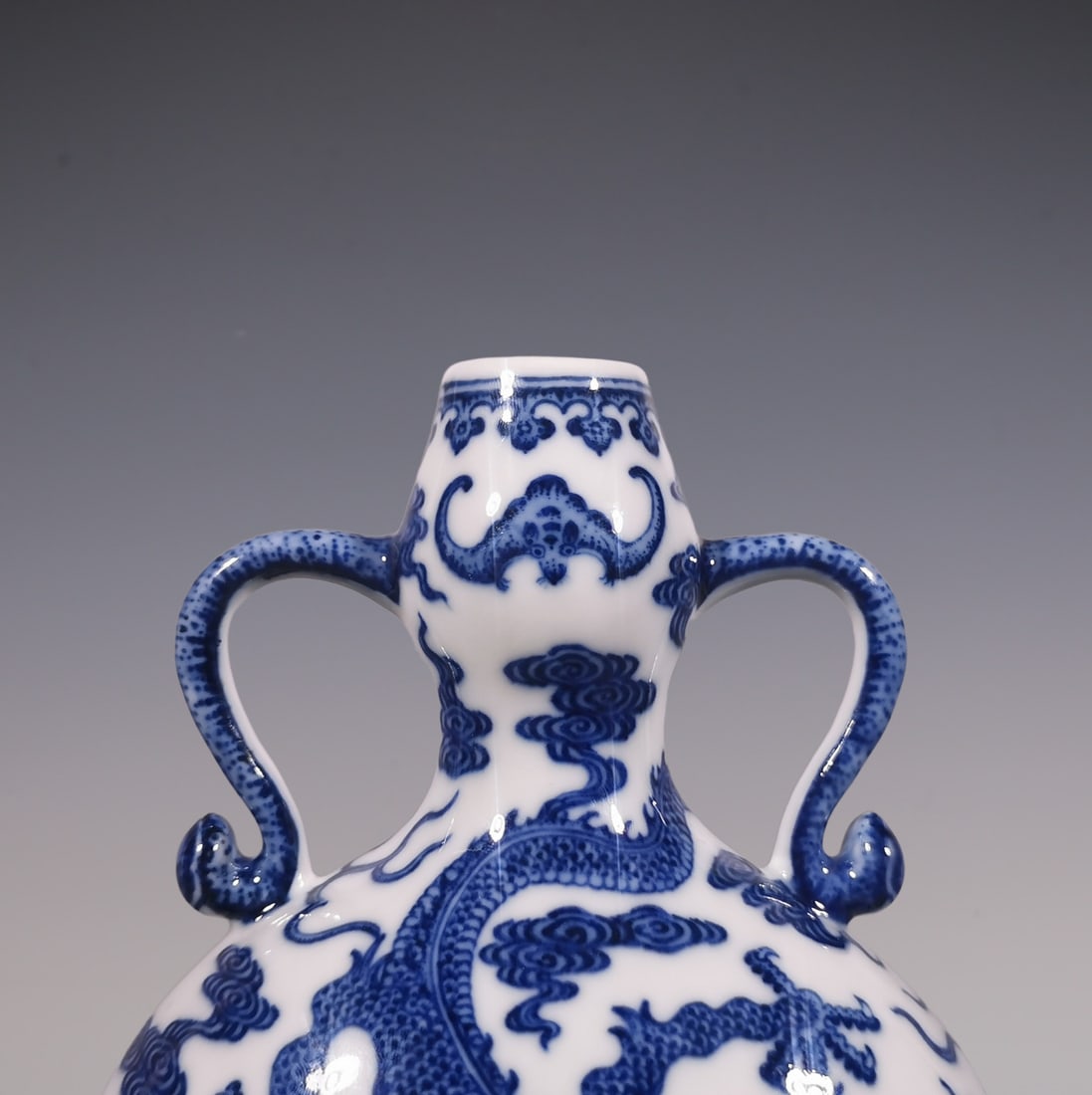 An Exquisite Blue and White Seawater Pattern Dragon Pattern Double-Ears Vase - 8
