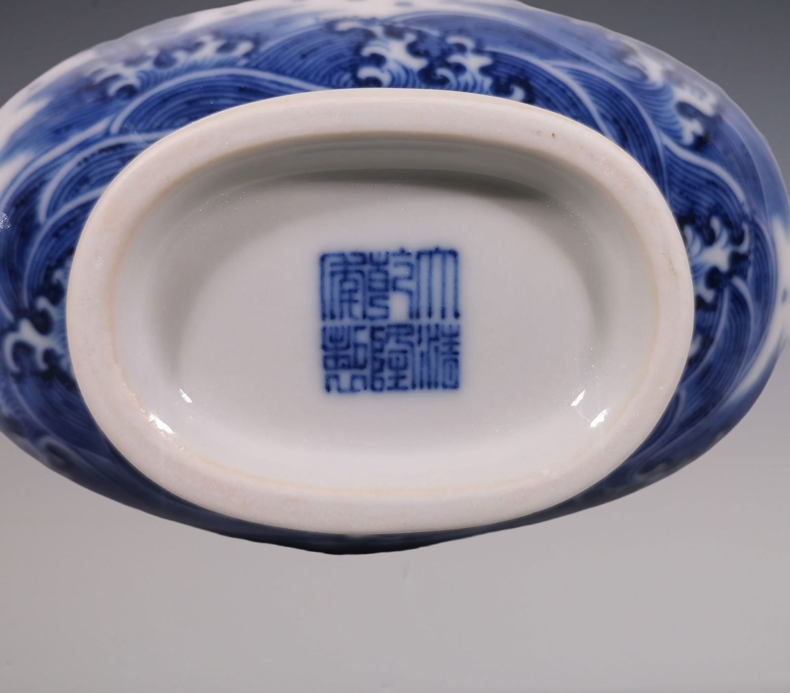 An Exquisite Blue and White Seawater Pattern Dragon Pattern Double-Ears Vase - 9