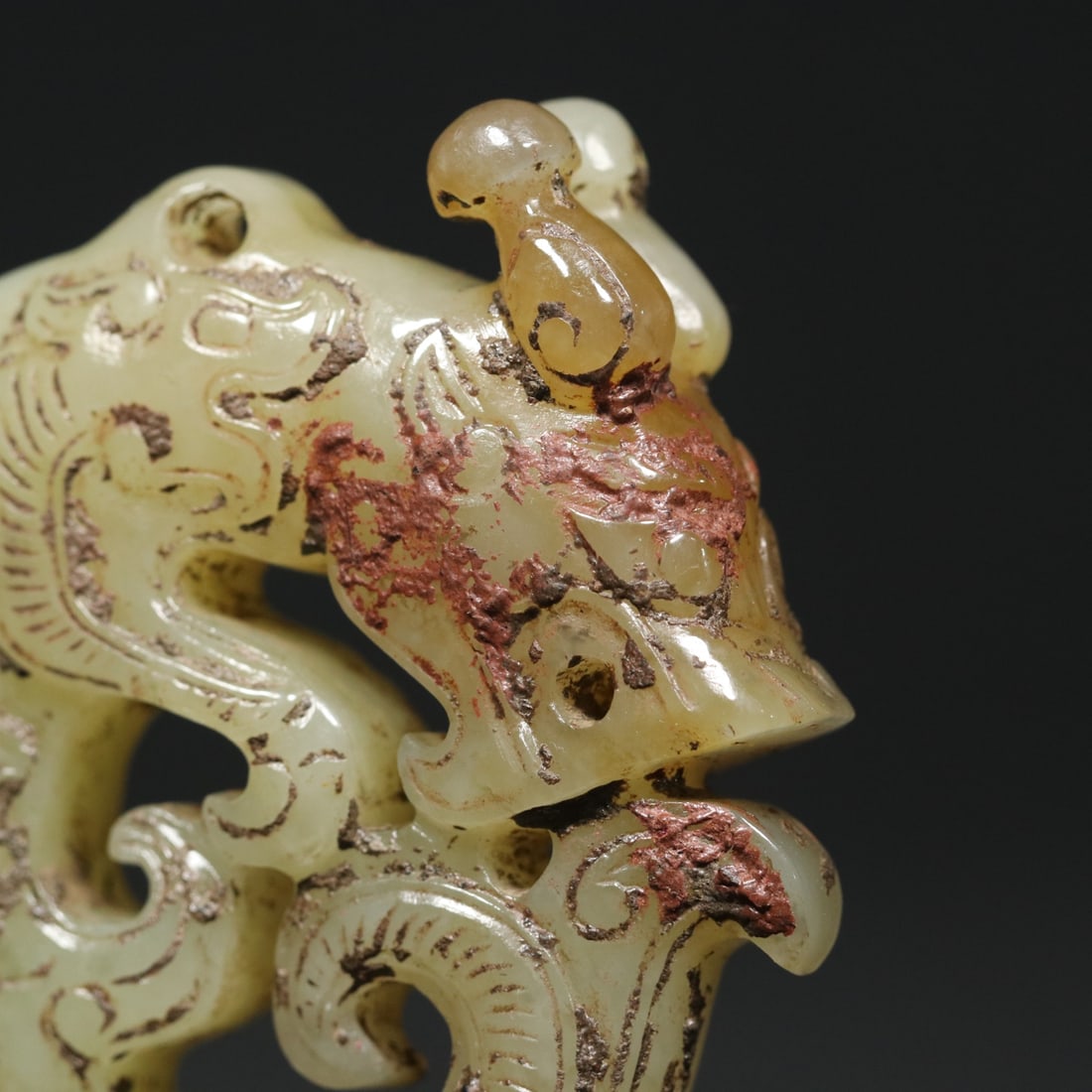 An Exquisite White Jade Dragon Pendant - 7