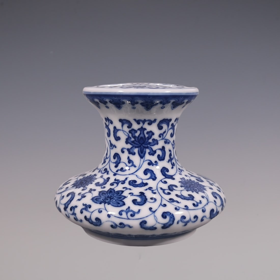 An Exquisite Blue and White Lotus Pattern Vase - 4