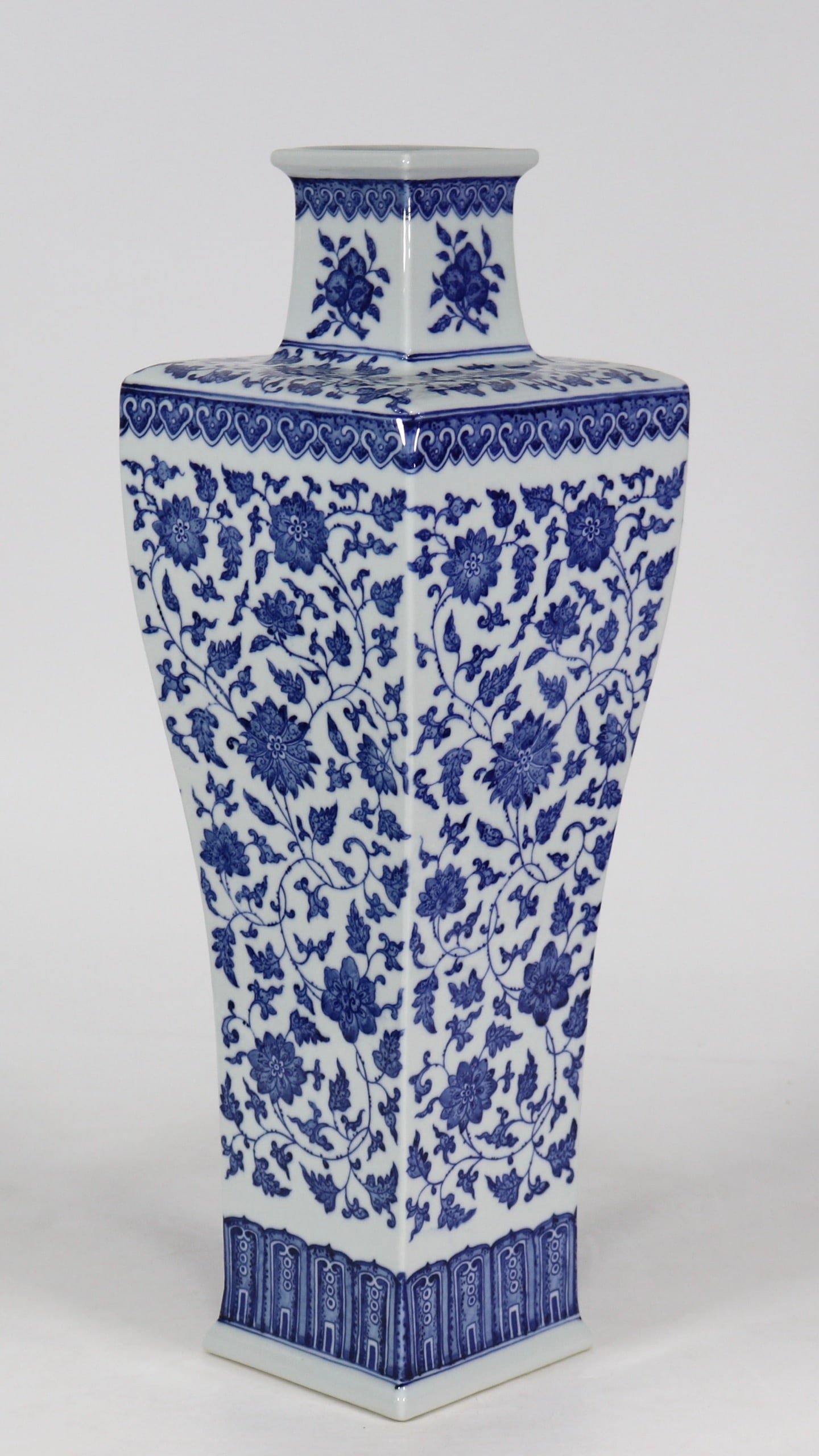 An Exquisite Blue and White Lotus Pattern Vase - 2