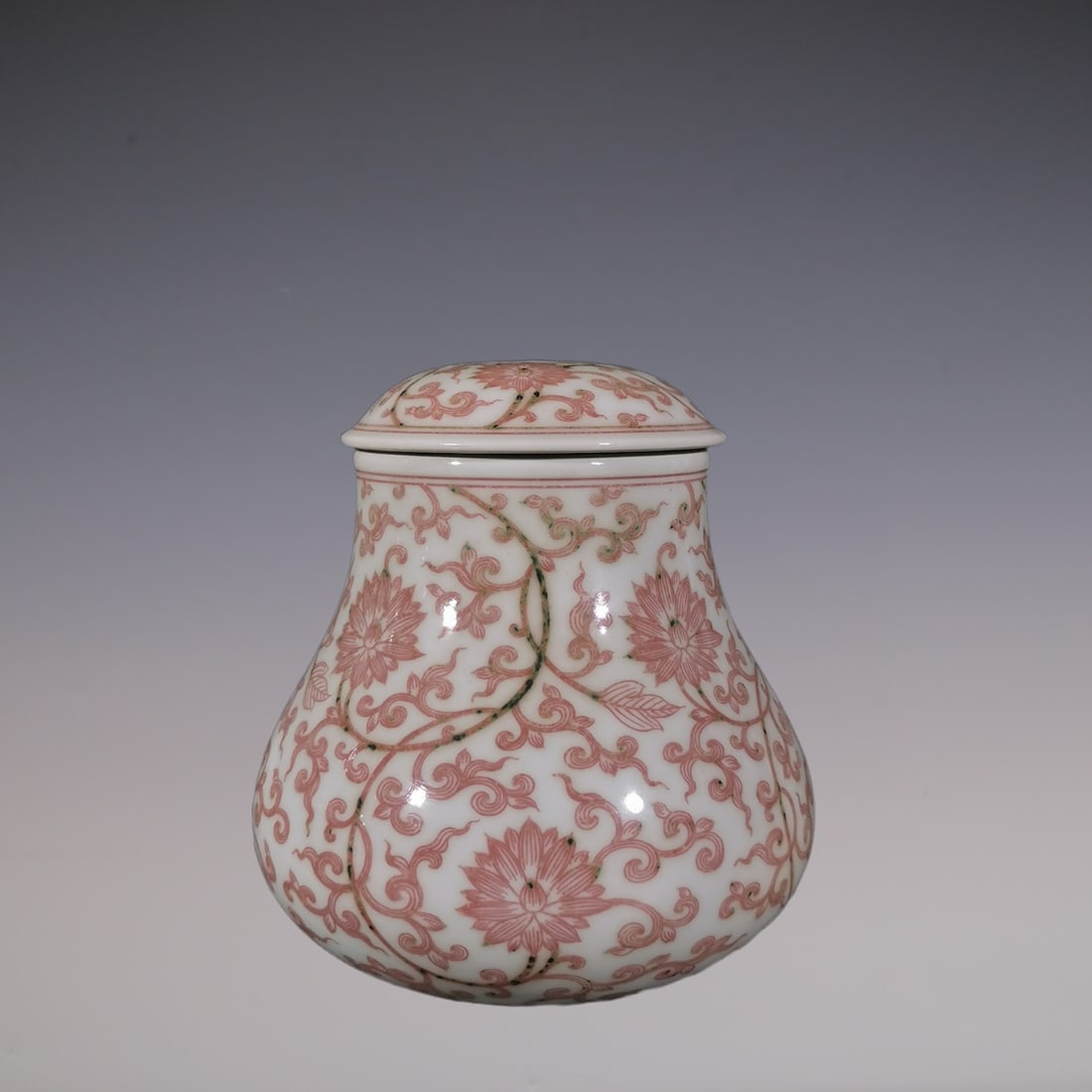 An Exquisite Underglaze-Red Lotus Pattern Tea Caddy: An Exquisite Underglaze-Red Lotus Pattern Tea Caddy Qing Dynasty, China Qianlong Six-character Mark Size:15.5cmx14cm (The Dimensions Of All Batches Are Manually Measured.If You Need More Detailed Info