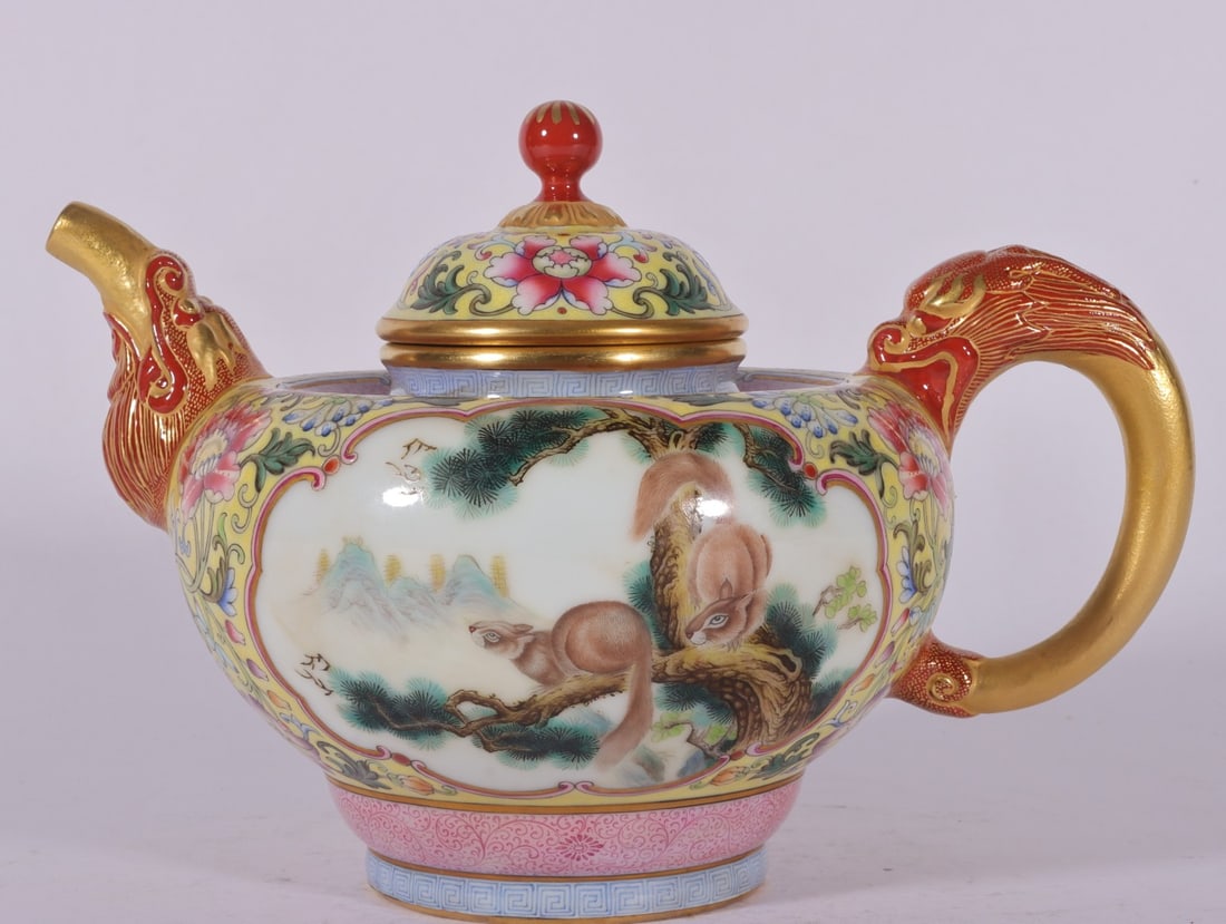 An Exquisite Enamel Lotus Pattern Animal Pattern Teapot: An Exquisite Enamel Lotus Pattern Animal Pattern Teapot Qing Dynasty, China Qianlong Four-character Mark Size:14.7cmx21.5cm (The Dimensions Of All Batches Are Manually Measured.If You Need More