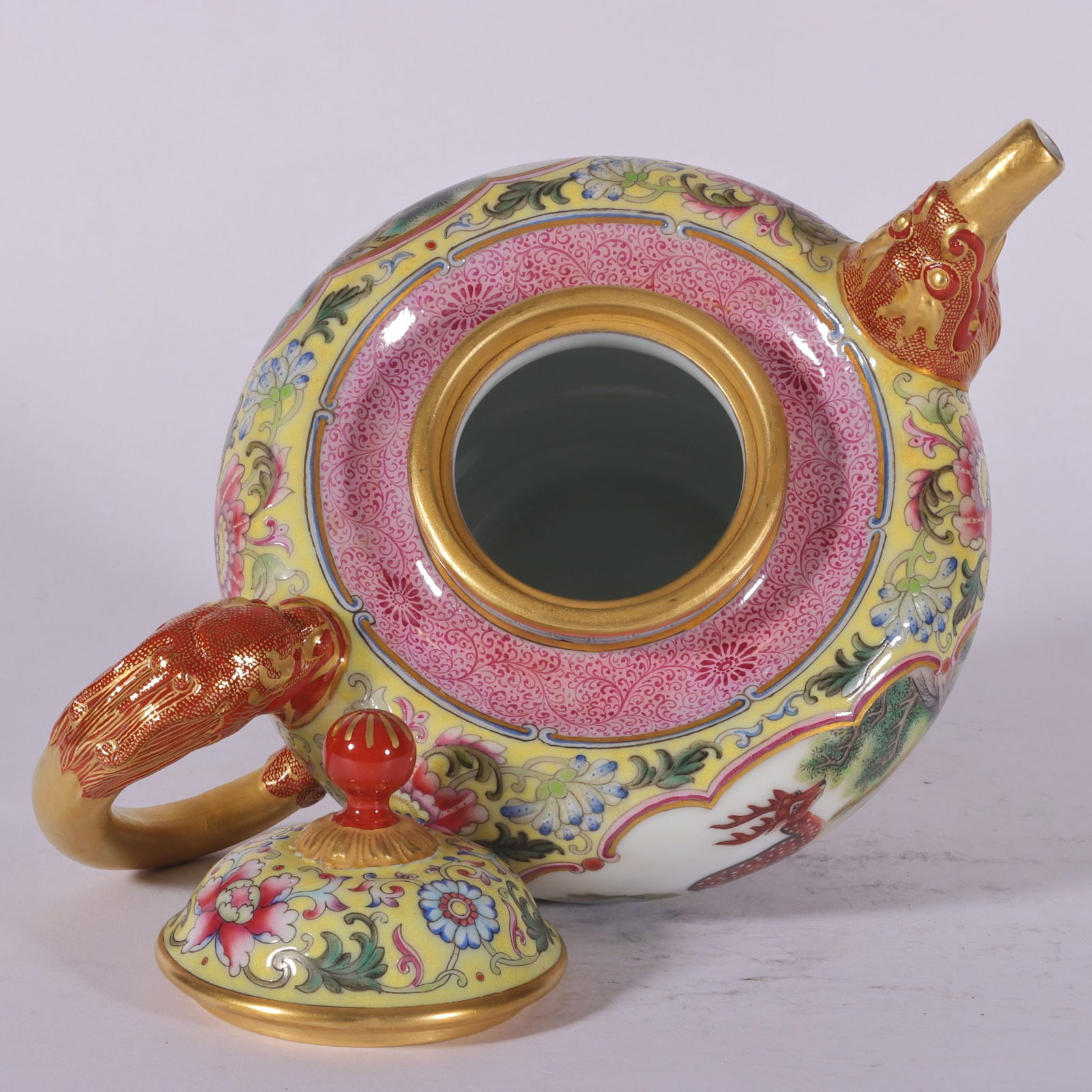 An Exquisite Enamel Lotus Pattern Animal Pattern Teapot - 7