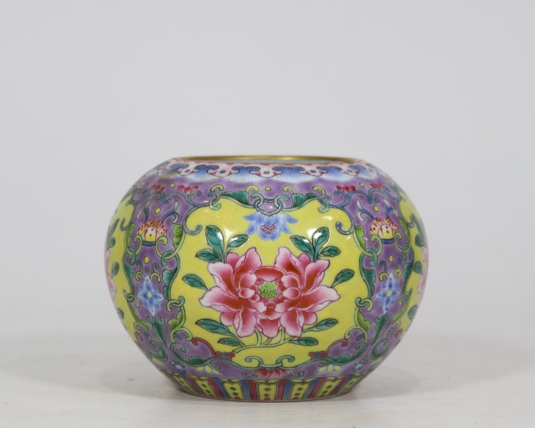 An Exquisite Famille-Rose Lotus Pattern Brush Washer (1 of 9)