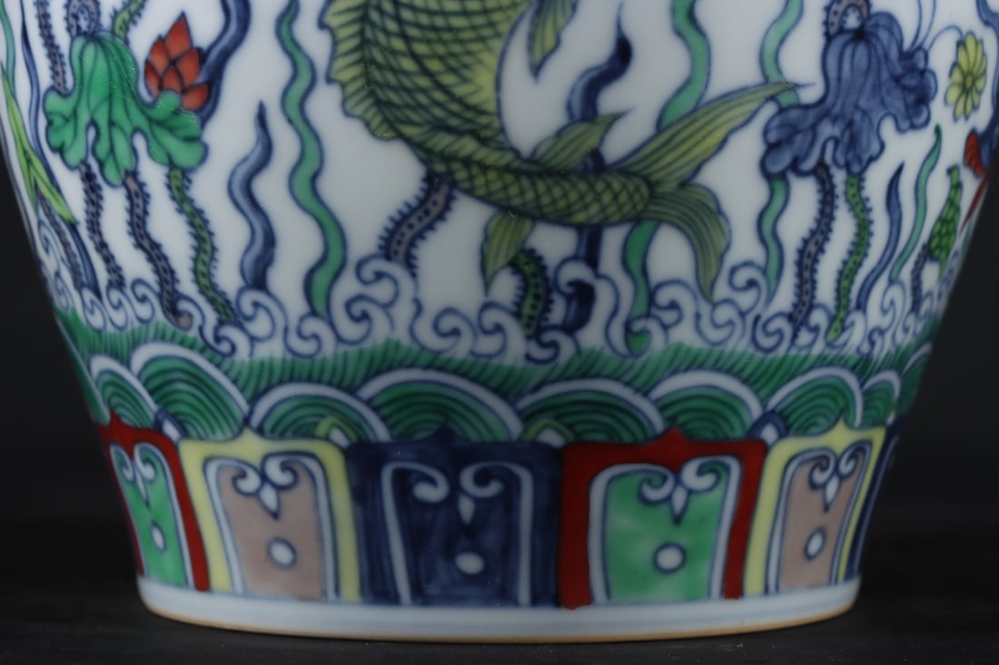 An Exquisite Doucai Fish and Lotus Pattern Jar - 3