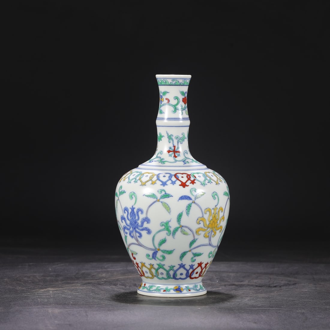 An Exquisite Doucai Lotus Pattern Vase - 7