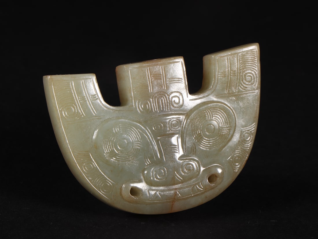 An Exquisite White Jade Beast-Face Pattern Ornament - 3