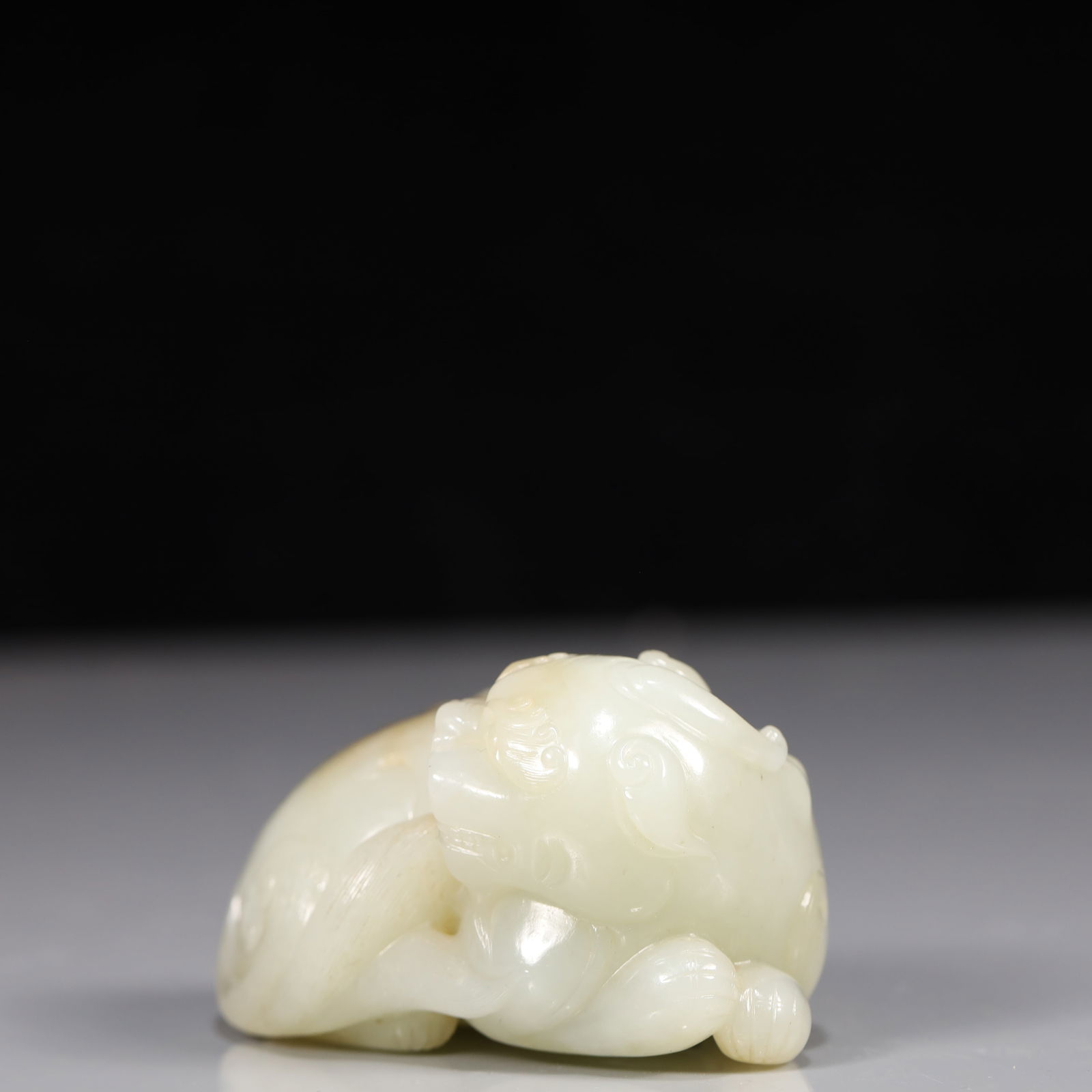 A Exquisite White Jade Auspicious Beast Ornament - 2