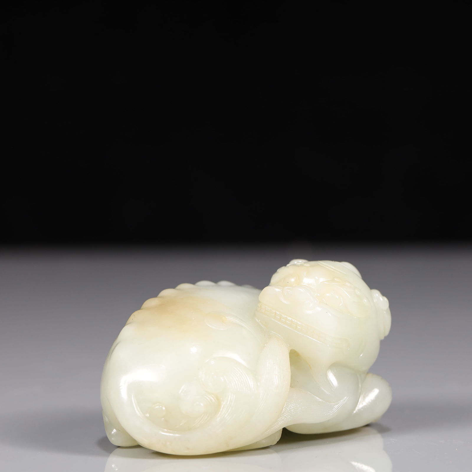 A Exquisite White Jade Auspicious Beast Ornament - 3